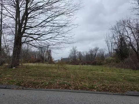 2 Lorrie Anne Dr, Montville, CT 06370