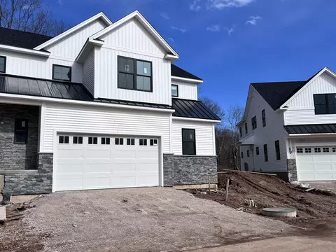 33 Village Cir #33, Guilford, CT 06437