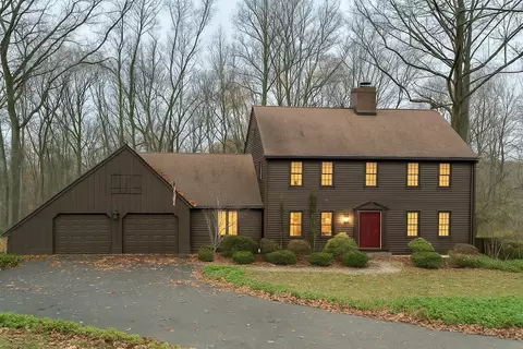 18 Carriage Dr, Oxford, CT 06478
