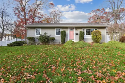 42 Westwood Dr, Groton, CT 06340
