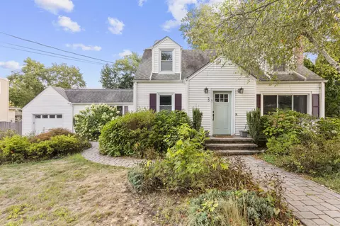 50 Leonard Rd, Hamden, CT 06514