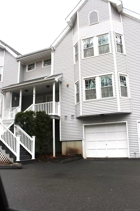 38 Woodhill Rd #38, Milford, CT 06461