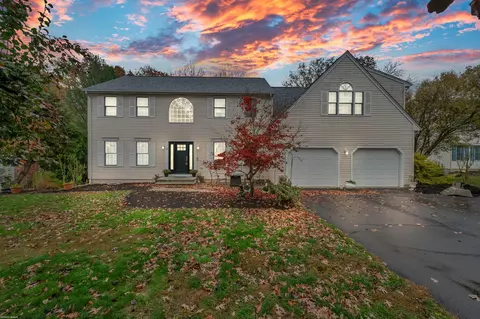 12 Roxbury Ln, Wallingford, CT 06492