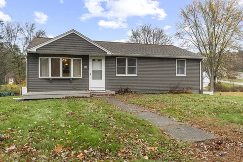 10 Green Acres Ln, North Grosvenor Dale, CT 06255