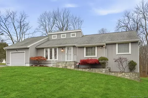 81 School House Rd, Wallingford, CT 06492