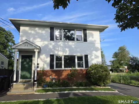 33 Dora St, Stamford, CT 06902