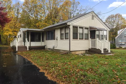 12 Pine St, Waterford, CT 06385