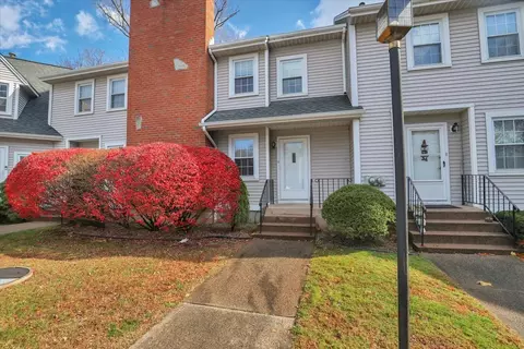 220 W Main St #2E, Plantsville, CT 06479