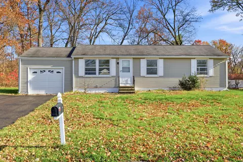31 Farmstead Cir, Bloomfield, CT 06002