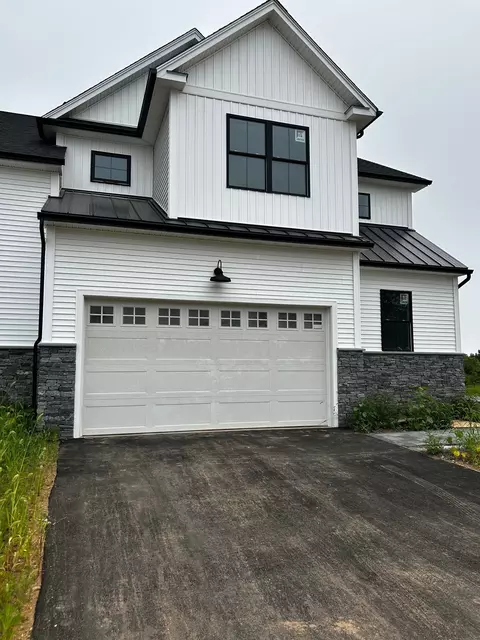 22 Village Cir #22, Guilford, CT 06437