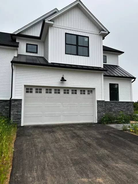 22 Village Cir #22, Guilford, CT 06437