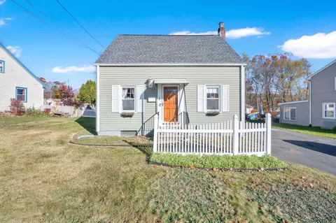 15 Pearl St, Windsor Locks, CT 06096