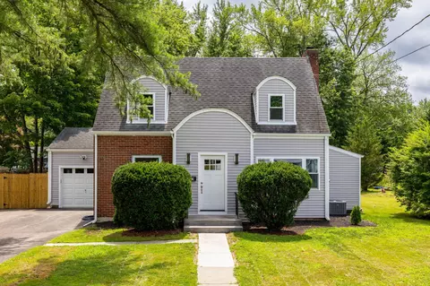139 Mohawk Dr, West Hartford, CT 06117