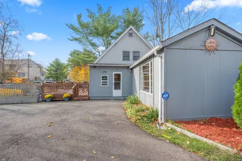9 Cook St, Manchester, CT 06040