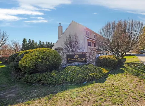 76 Willow Spgs #76, New Milford, CT 06776