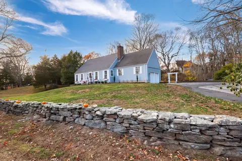 109 Old Post Rd, Clinton, CT 06413