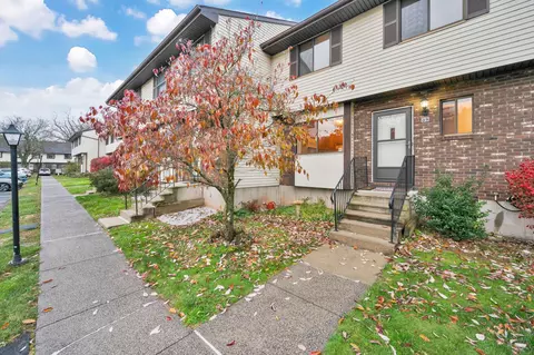 38 Robin Brook Dr #38, Newington, CT 06111