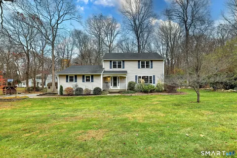 59 Pheasant Run Dr, Gales Ferry, CT 06335