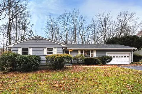 25 Glen Dr, Ansonia, CT 06401