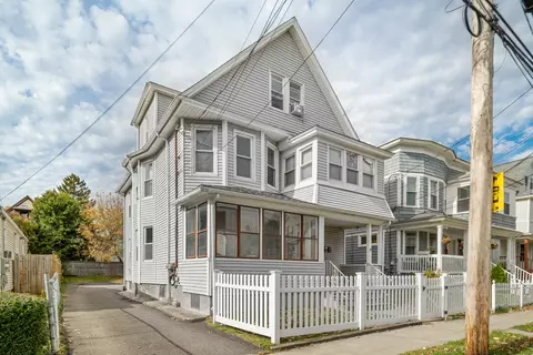 73 Pixlee Pl, Bridgeport, CT 06610