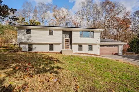12 Brookfield Dr, East Lyme, CT 06333