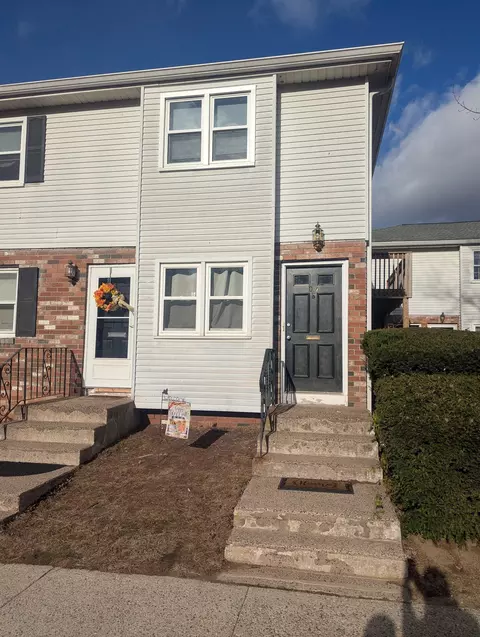 4 Bradley Cir #D, Enfield, CT 06082