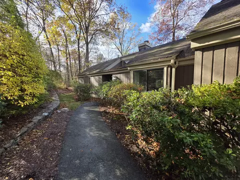 876 Heritage Vlg #A, Southbury, CT 06488