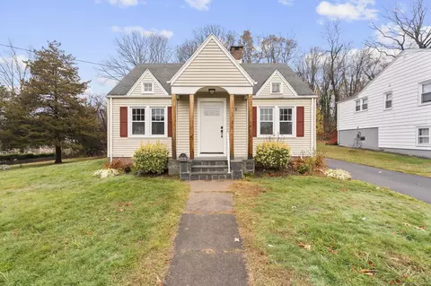 29 Haywood Ln, Hamden, CT 06514