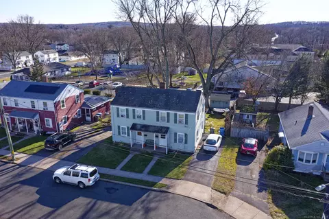 43 Pioneer Cir, Manchester, CT 06040