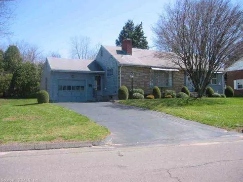 117 Homecrest Dr, Berlin, CT 06037