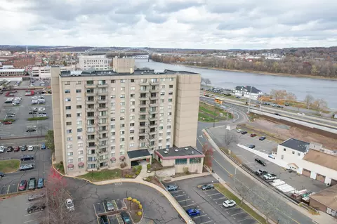 111 Dekoven Dr #407, Middletown, CT 06457