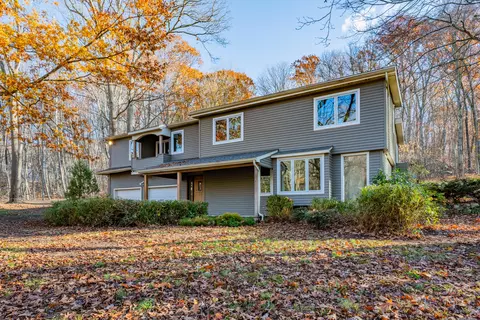 75 Hart Rd, Guilford, CT 06437