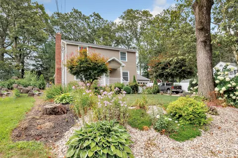 70 Glenrock Rd, Waterbury, CT 06706