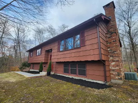 44 West St, Oxford, CT 06478