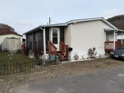 16 3rd St, Beacon Falls, CT 06403