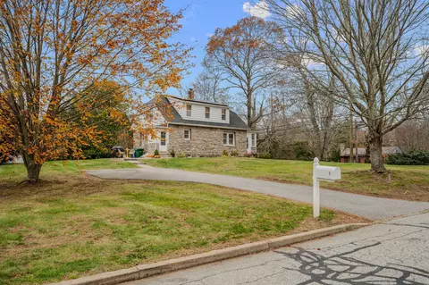 1 E Lake Dr, Quaker Hill, CT 06375