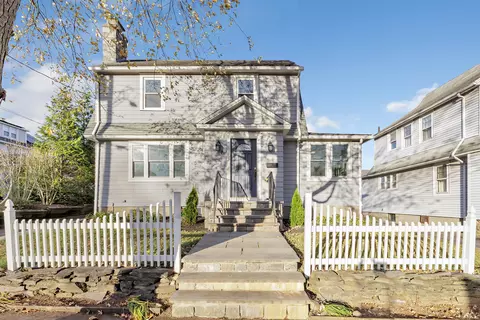 88 Brewster St, Stratford, CT 06614