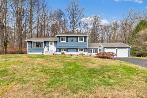 13 School St, Monroe, CT 06468
