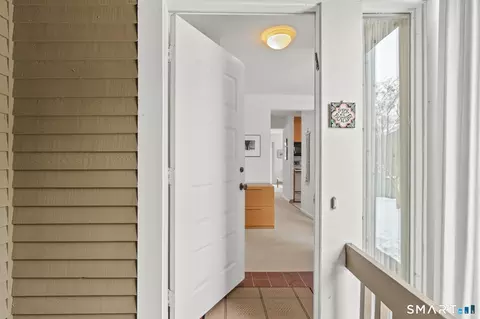 126 Hopmeadow St #1H, Weatogue, CT 06089