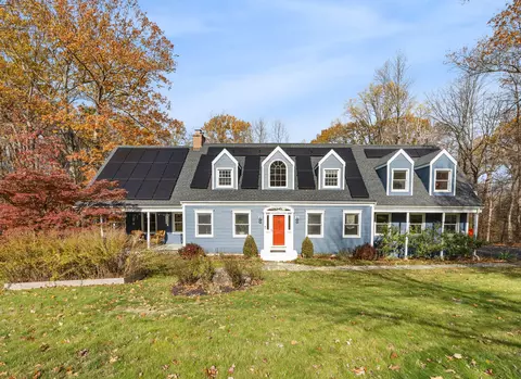 141 Birchwood Dr, Hamden, CT 06518