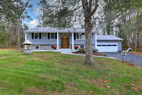 7 Deerfield Dr, Newtown, CT 06482