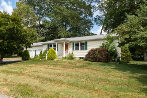 2 Mountain Laurel Rdg, Uncasville, CT 06382