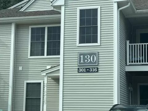 130 Meridian St #313, Groton, CT 06340