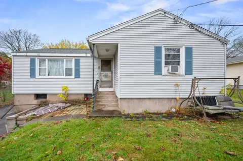 56 Bidwell Ter, Middletown, CT 06457