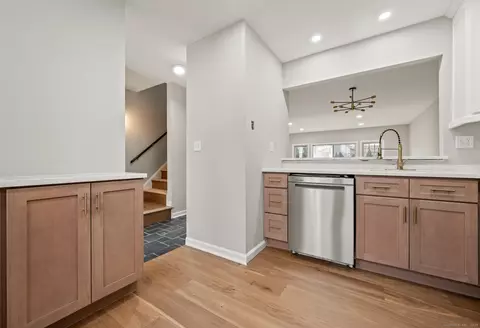 20 Newberry Ln #20, Glastonbury, CT 06033