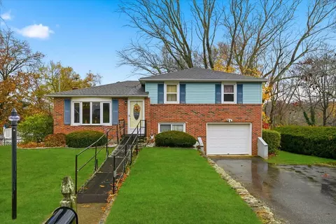 7 Barn Rd, Ledyard, CT 06339