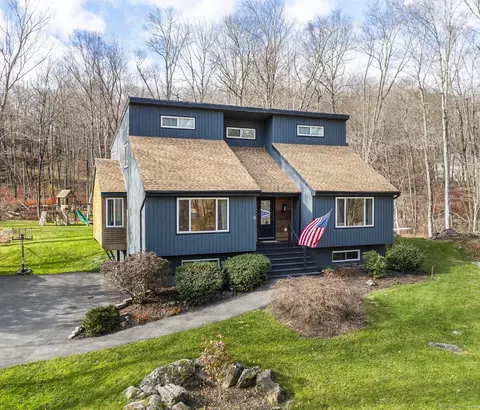 8 Cherokee Dr, Brookfield, CT 06804