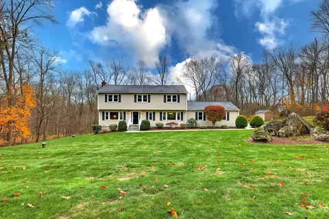 54 Country Club Dr, Woodbridge, CT 06525