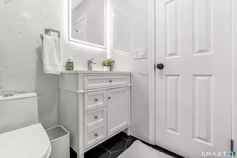 Bath - 40 Orangewood W #40, Derby, CT 06418 photo 5 of 7