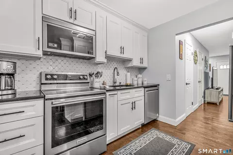 Kitchen - 40 Orangewood W #40, Derby, CT 06418 photo 1 of 3
